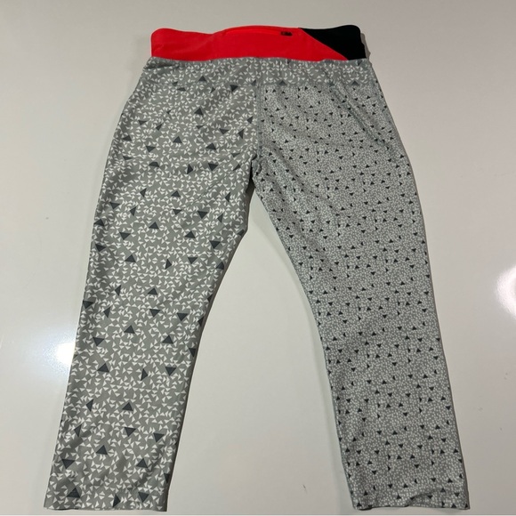 Nike Dri Fit Capri Pants Women’s Medium Gray Athleisure Activewear Exercise Run - Picture 3 of 14